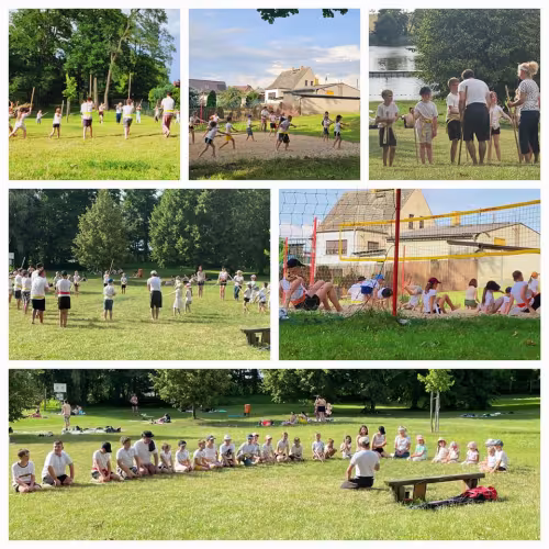 Kinder und Erwachsene trainieren gemeinsam mit Holzschwertern auf der Wiese. Die Collage zeigt &Uuml;bungen, Spiele und eine gemeinsame Abschlussrunde im Freien.